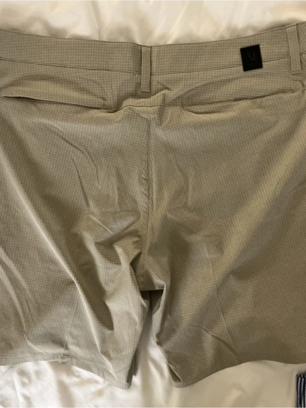 Vuori 8” Aim Shorts with Khaki Houndstooth Pattern Brand New NWT size 33”